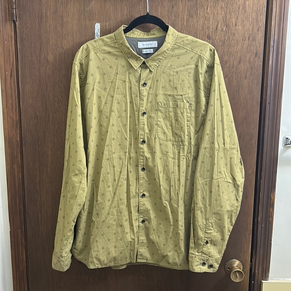 UO shirt XL